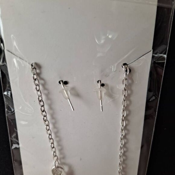 Set of 5 heart necklace and earring sets - Picture 4 of 5